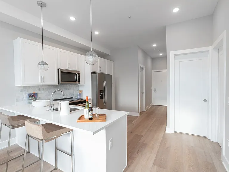 Washington Court (52 W) — Photo 128