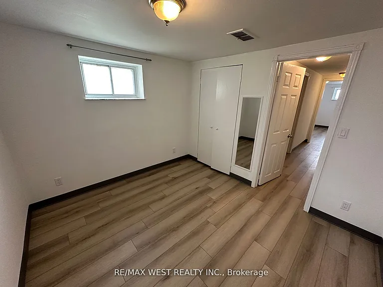 999 Caledonia Rd #BASEMENT — Photo 13