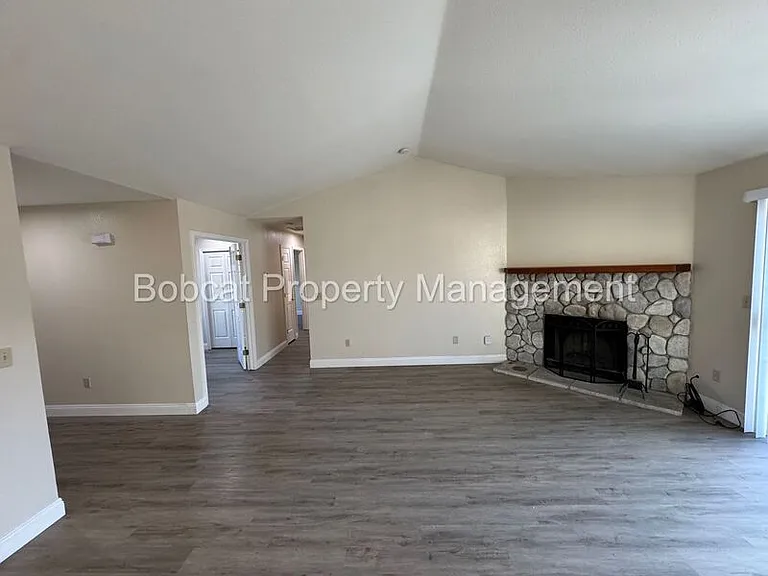 426 Springview Dr — Photo 11