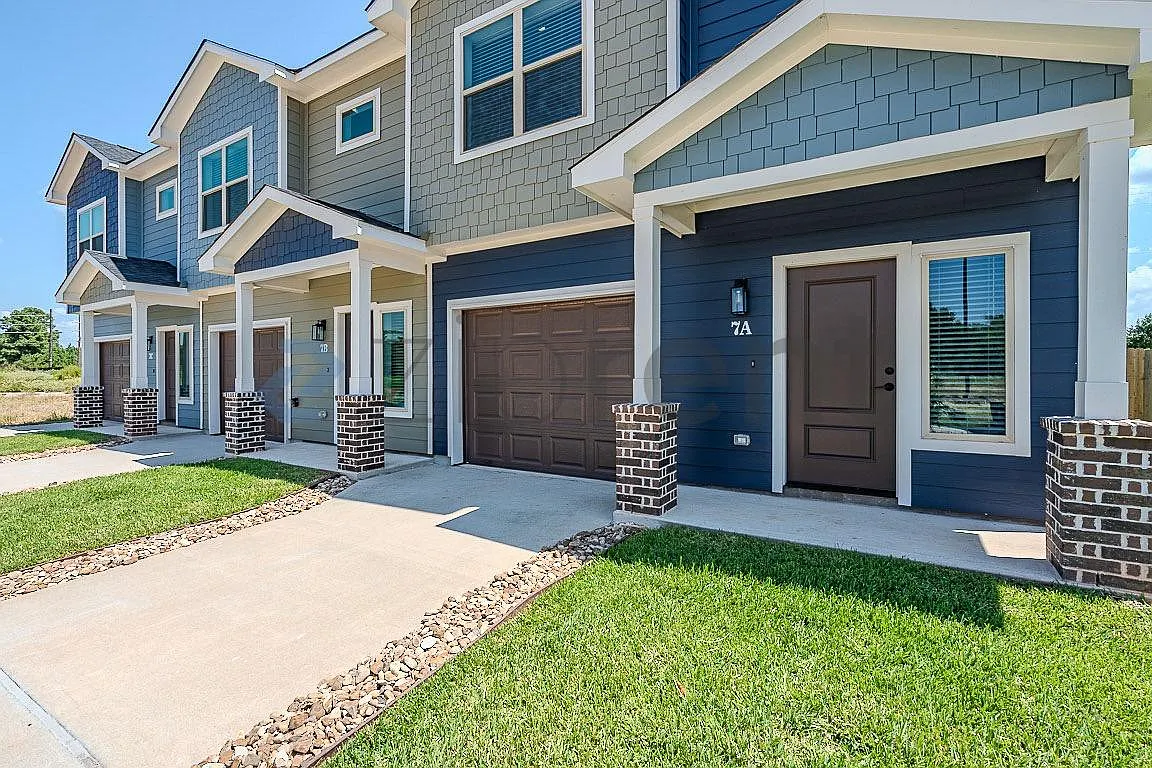 3 bed, 2.5 bath, 1366 sqft, $1,950 — Photo 3
