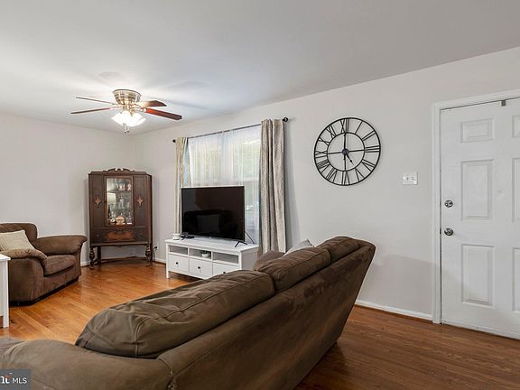 3rd image of 12733 Hunters Grove Ct