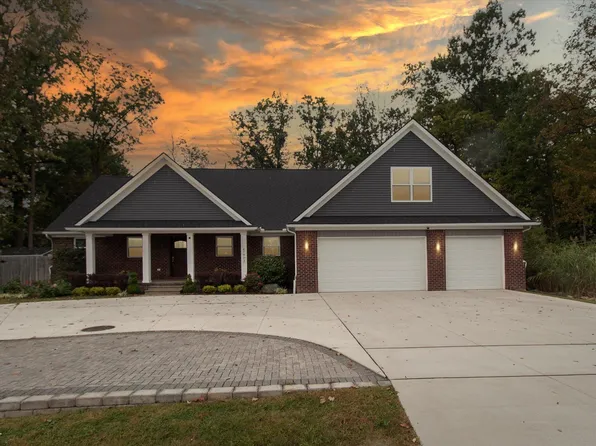 47903 Brandenburg Dr, Chesterfield, MI 48051