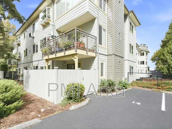 9800 Roosevelt Way NE APT 14, Seattle, WA 98115