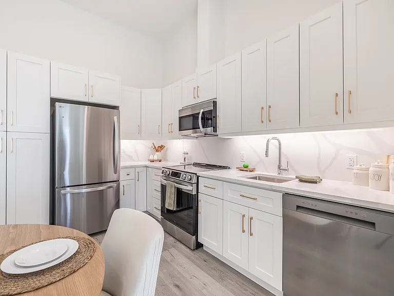 6301 Campeau Dr — Photo 25