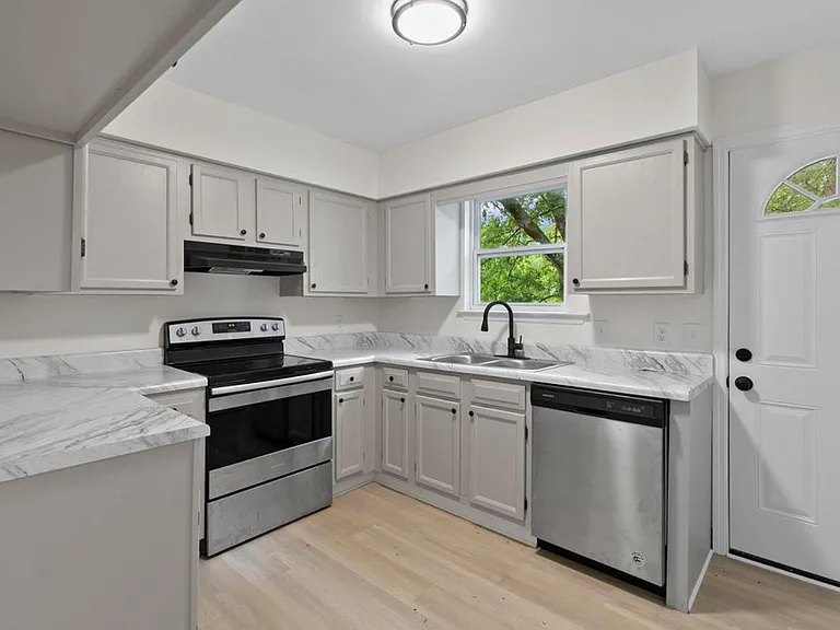 102 S Germantown Rd #A — Photo 2