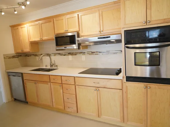 645 3rd St APT 3, Hermosa Beach, CA 90254