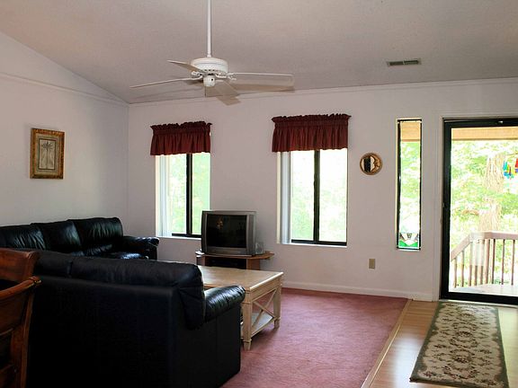 4th image of 52 Bridlewood Dr