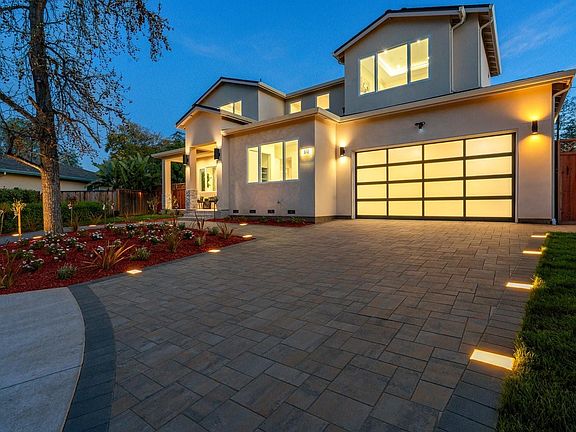 3rd image of 810 Virginia Ct
