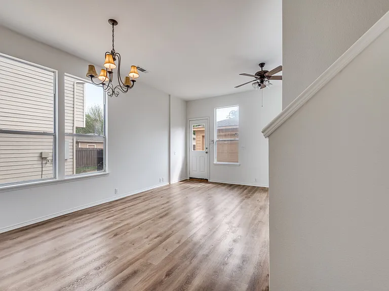 10716 Astor Dr — Photo 3