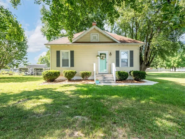 465 Church St, Livingston, IL 62058