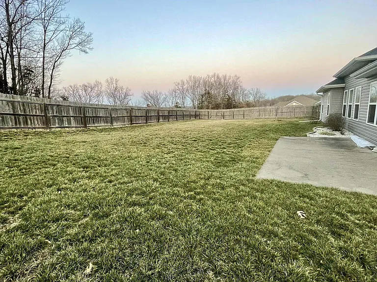 401 E Honey Ln — Photo 8