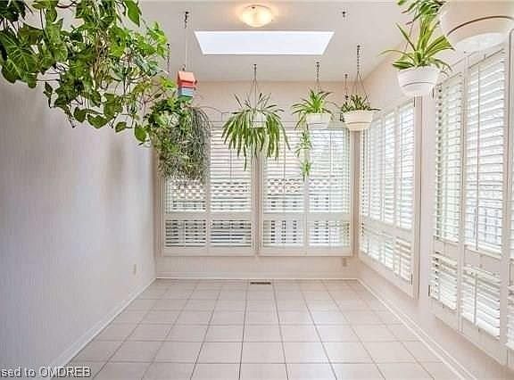 2nd image of 2089 Oxford Ave