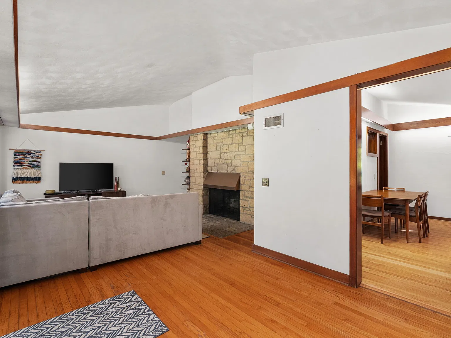 1018 Shorewood Boulevard - 1 — Photo 4