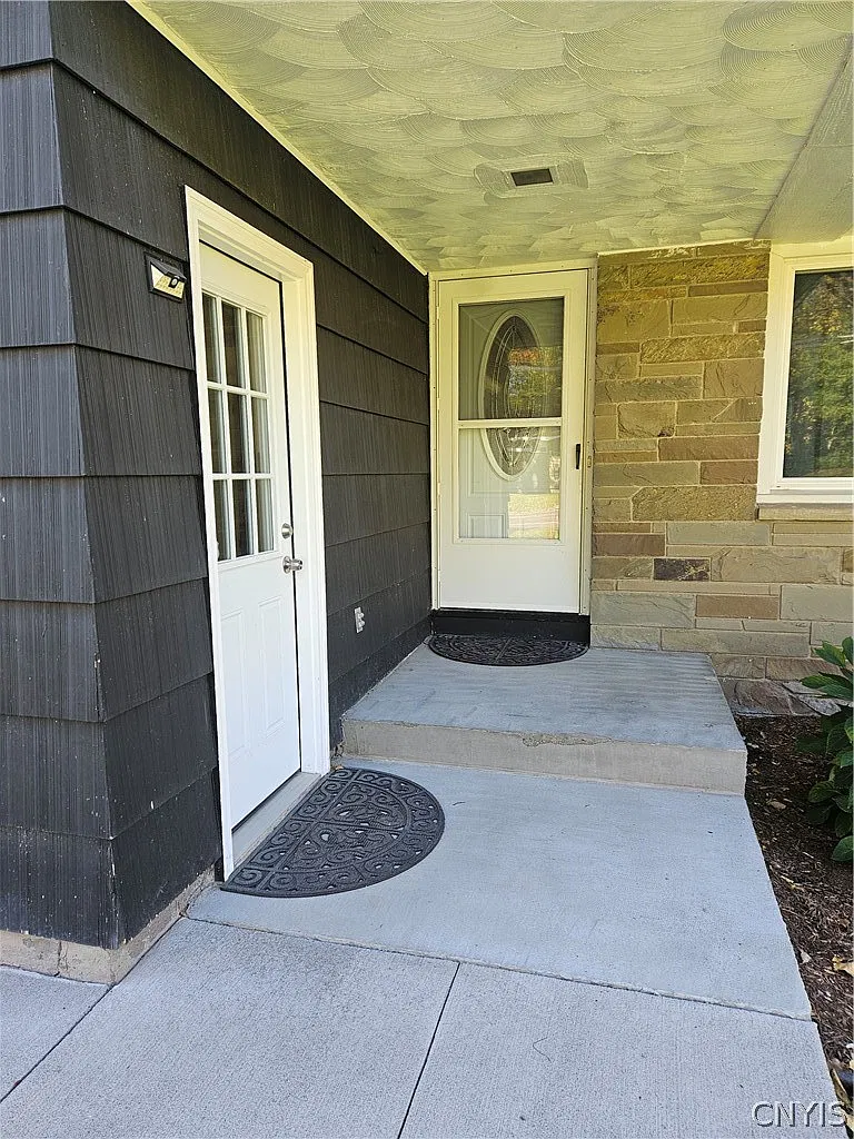 4 bed, 2.0 bath, 1208 sqft, $2,800 — Photo 2