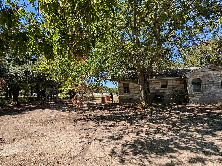 1998 FM 1385 — Photo 11