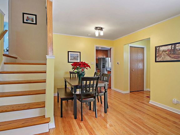 3rd image of 8928 Olcott Ave