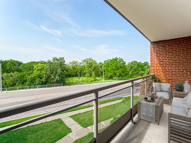 2673 King St E — Photo 17