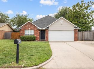 1024 NW 18th St, Moore, OK 73160