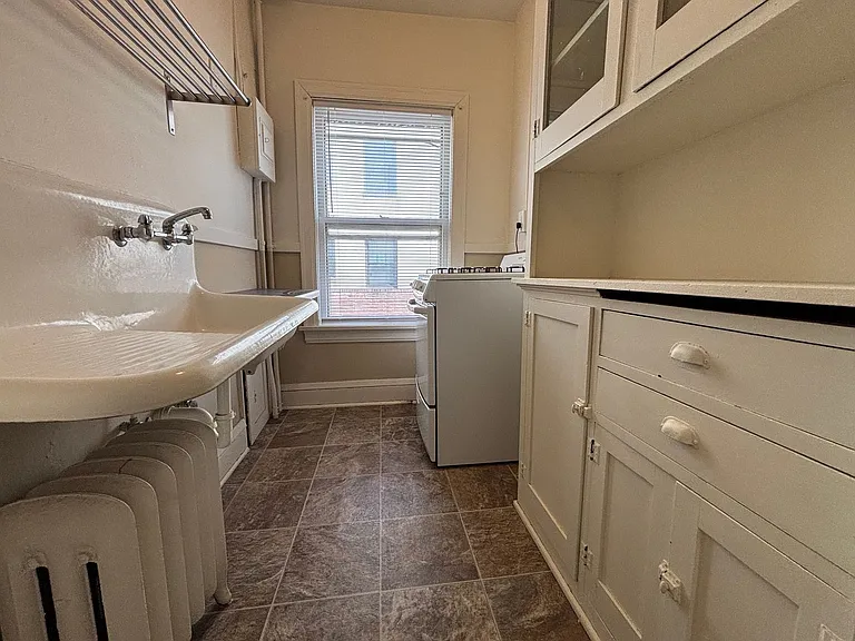 1168 Grand Ave — Photo 3