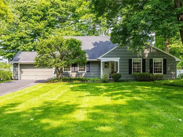 67 Stuyvesant Rd, Pittsford, NY 14534