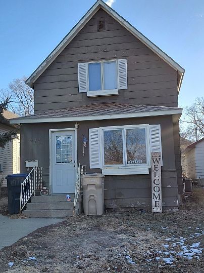 1st image of 414 3rd St NE