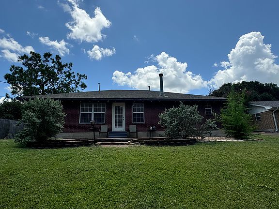3rd image of 1909 Wayside Dr