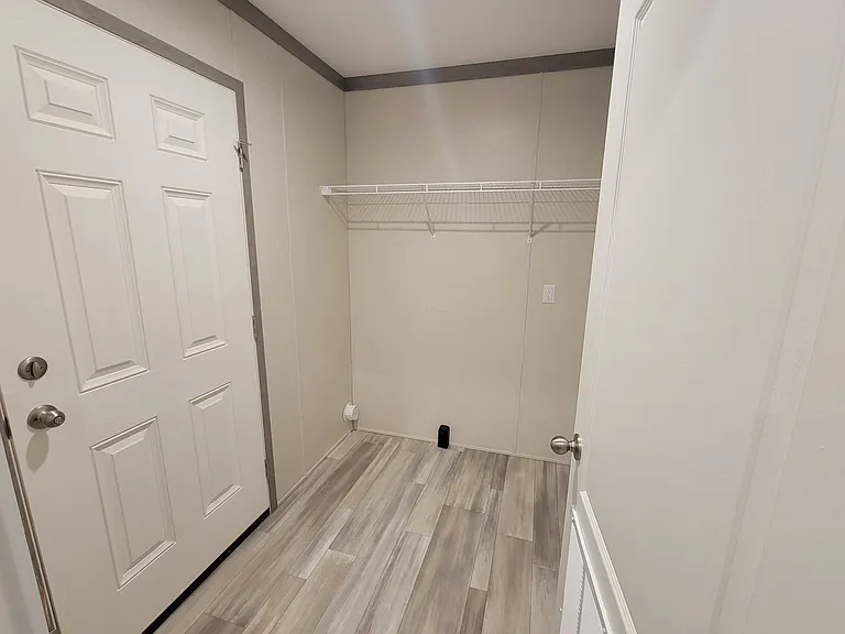 Colonial Manor — Photo 34