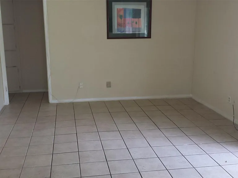 11830 Mosscrest Dr — Photo 3