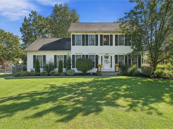 2247 Hopkins Rd, Getzville, NY 14068