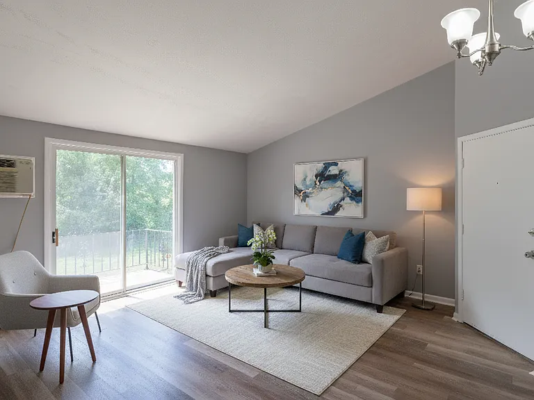 Washington Square Apartments — Photo 1