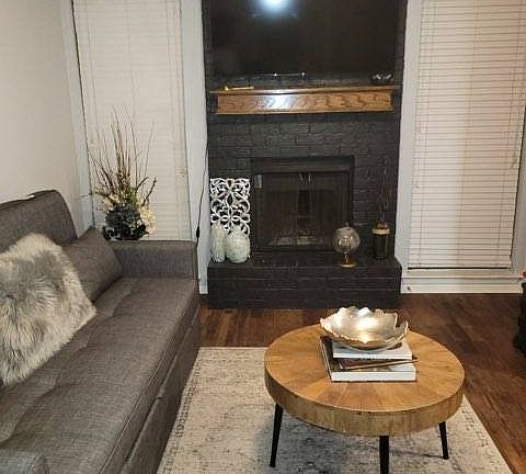 2nd image of 1904 Dartmouth St APT E6