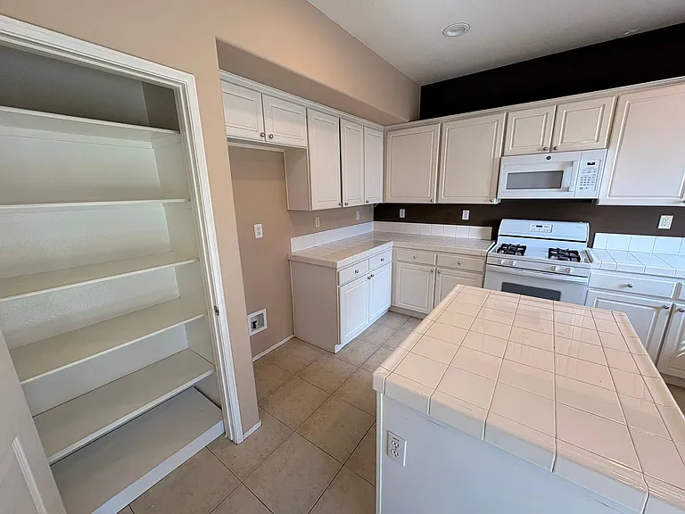 1456 Pinewood Dr — Photo 12