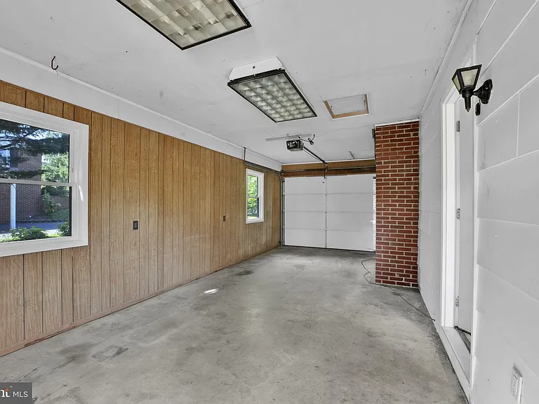 810 Wisteria Dr — Photo 43