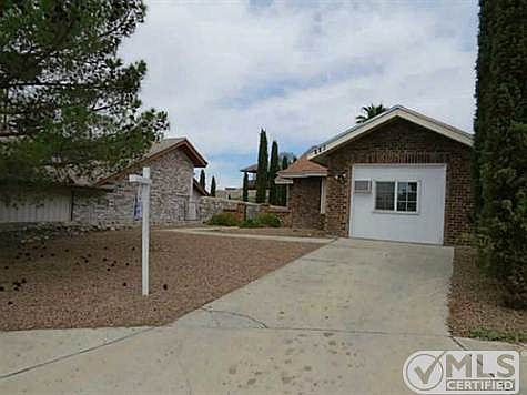3rd image of 883 Melville Ln