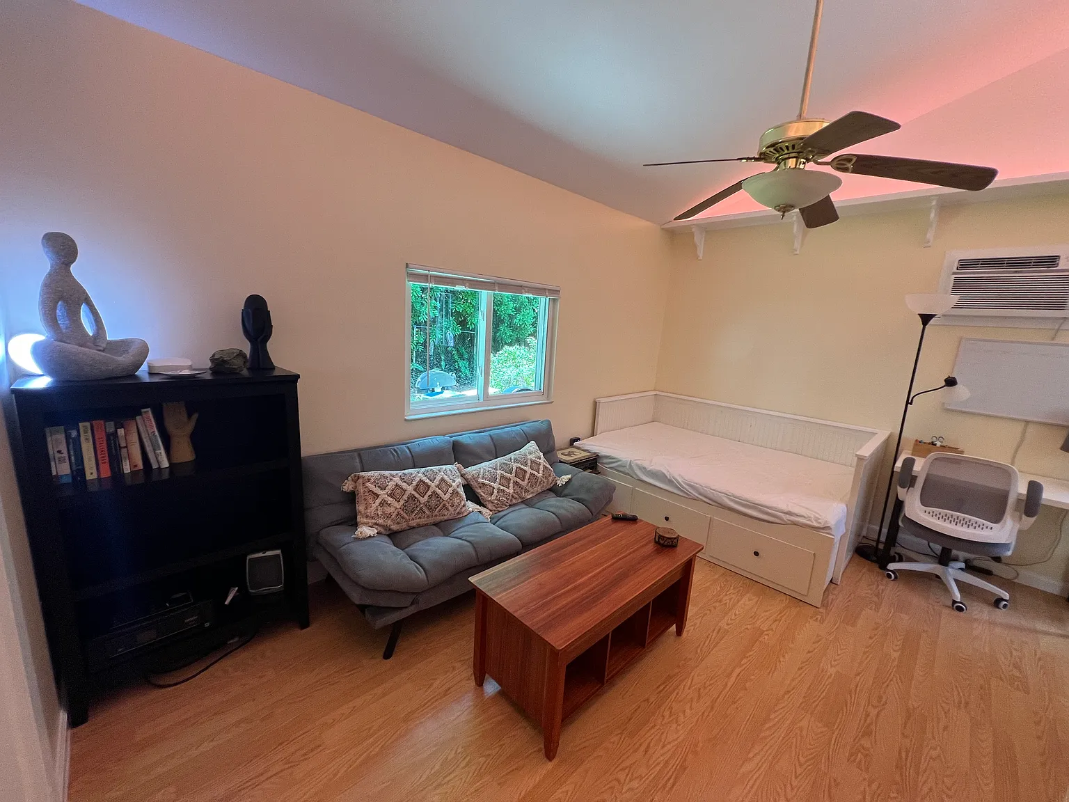 Studio, 500 sqft, $1,600 — Photo 3