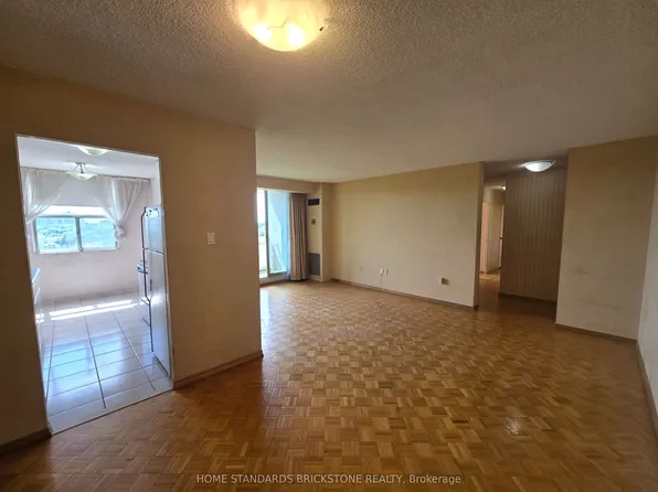 205 Hilda Ave #802, Toronto, ON M2M 4B1