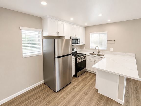 4th image of 2619-2621 Magnolia Ave #2619