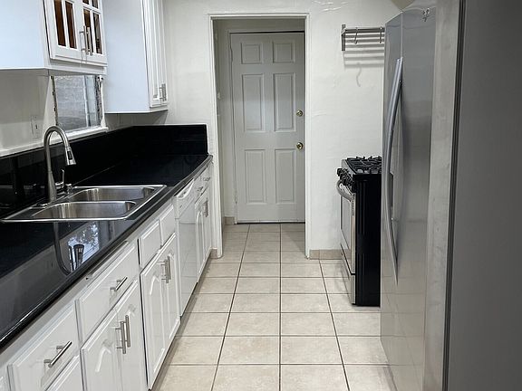 5th image of 421 S Bedford Dr #421