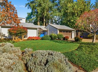 993 Robin Hood Ave, Eugene, OR 97401