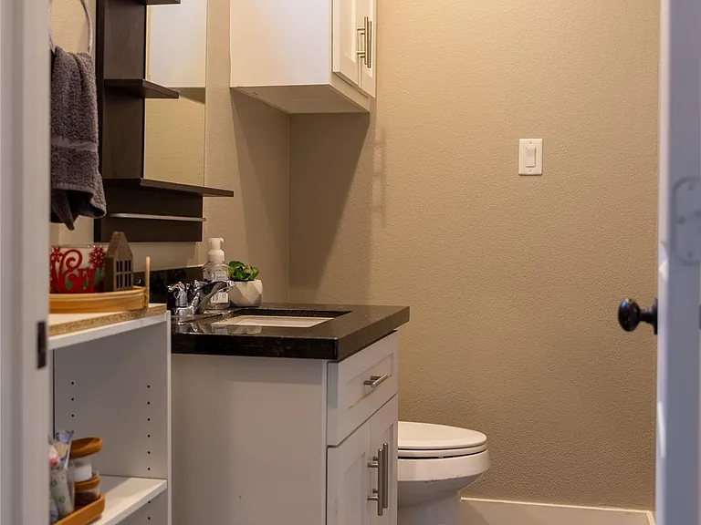 2903 Blodgett St — Photo 15