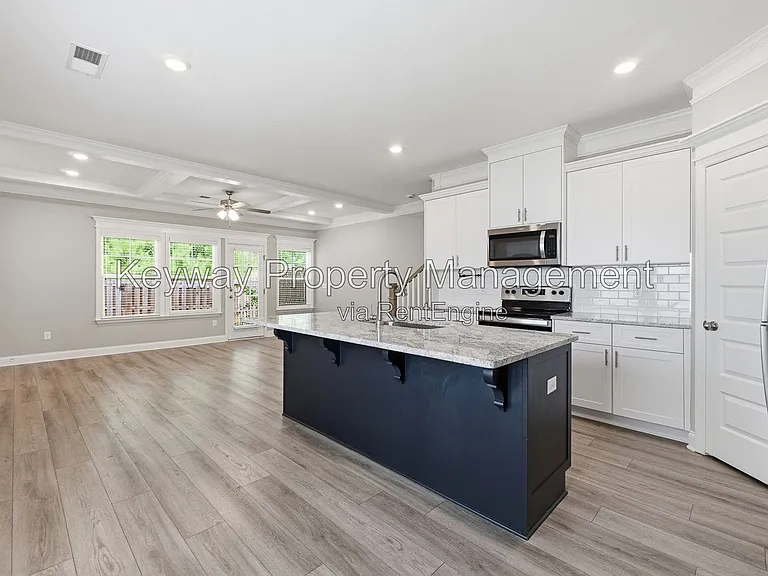 228 Linsmore Ln — Photo 6