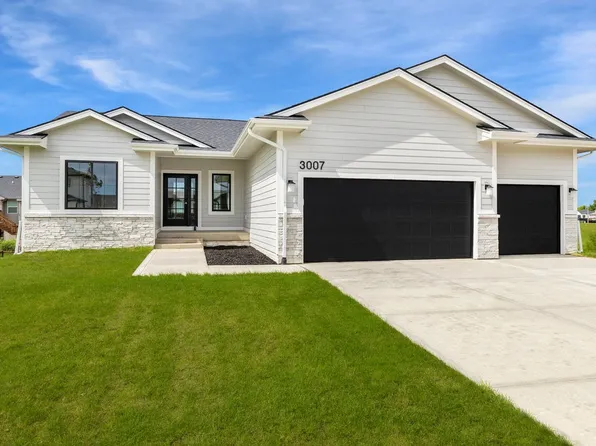 3007 Oak St, Norwalk, IA 50211