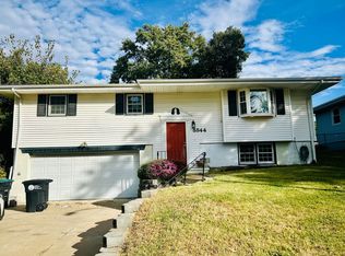 8844 Spaulding Cir, Omaha, NE 68134