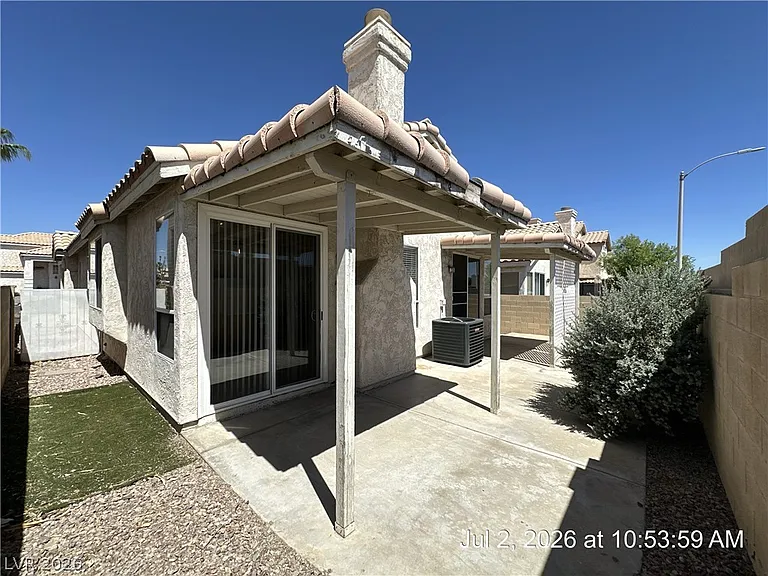 122 McLaren St — Photo 9