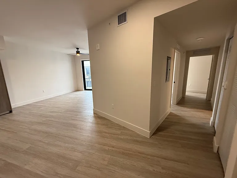Bay Pointe Apartments — Photo 59