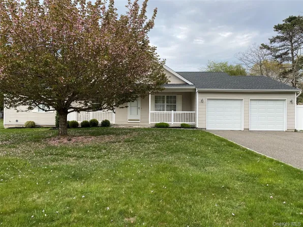 11 Winterberry Drive, Middle Island, NY 11953