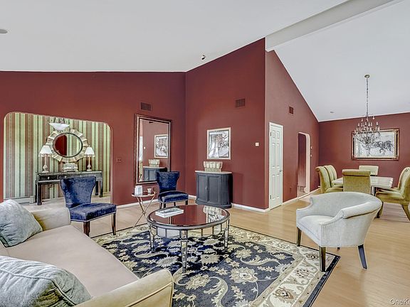 5th image of 17 Brookline Way