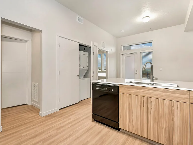 Parkway Apartments — Photo 29