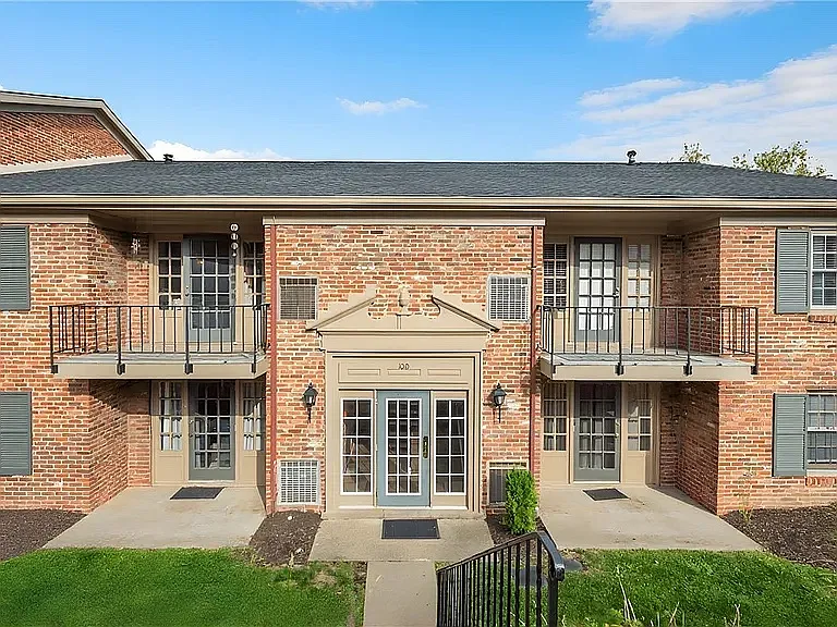 1010 Chatham Park Dr #E — Photo 1