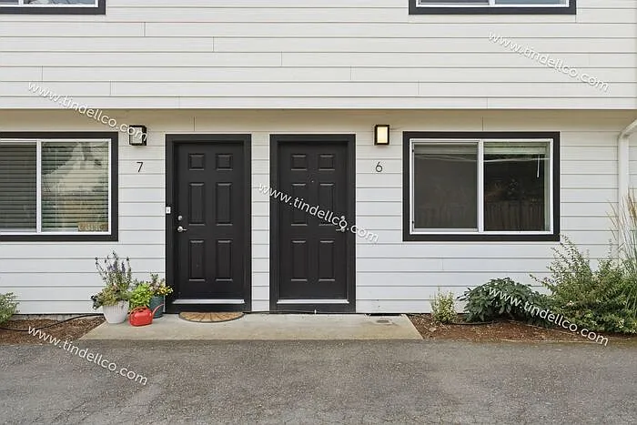8019 SW 35th Ave #6 — Photo 3